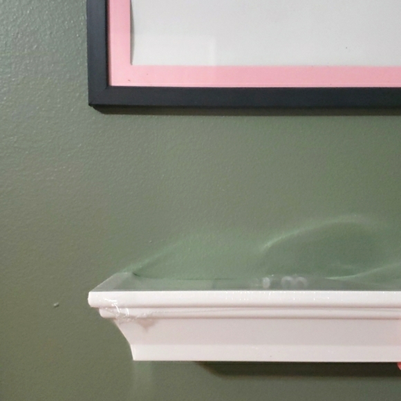 🏠 NWT, Set of Three 8.6inx4in White Wall Shelves, Easy Hang w/Hardware - Picture 7 of 8